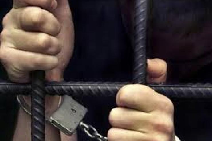 За совершение разбойного нападения на пенсионеров, полицейский и его сообщник предстанут перед судом